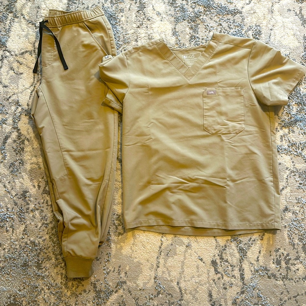 Men’s Khaki FIGS scrub set
